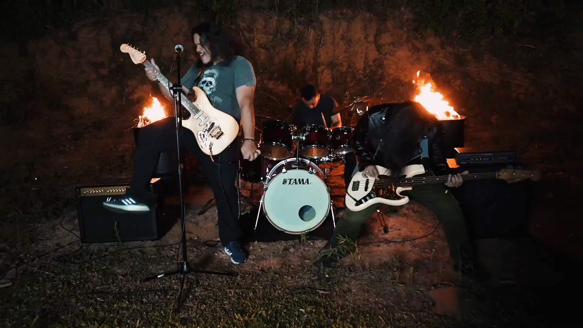 ASSISTA O VIDEOCLIPE PARA A AVASSALADORA "THE GRAVE" DA DIE FOR A REASON